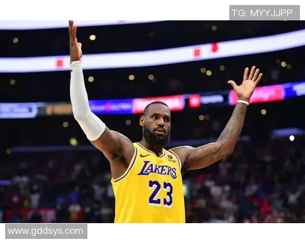 詹姆斯的传奇之路:从青涩少年到NBA巨星的辉煌历程